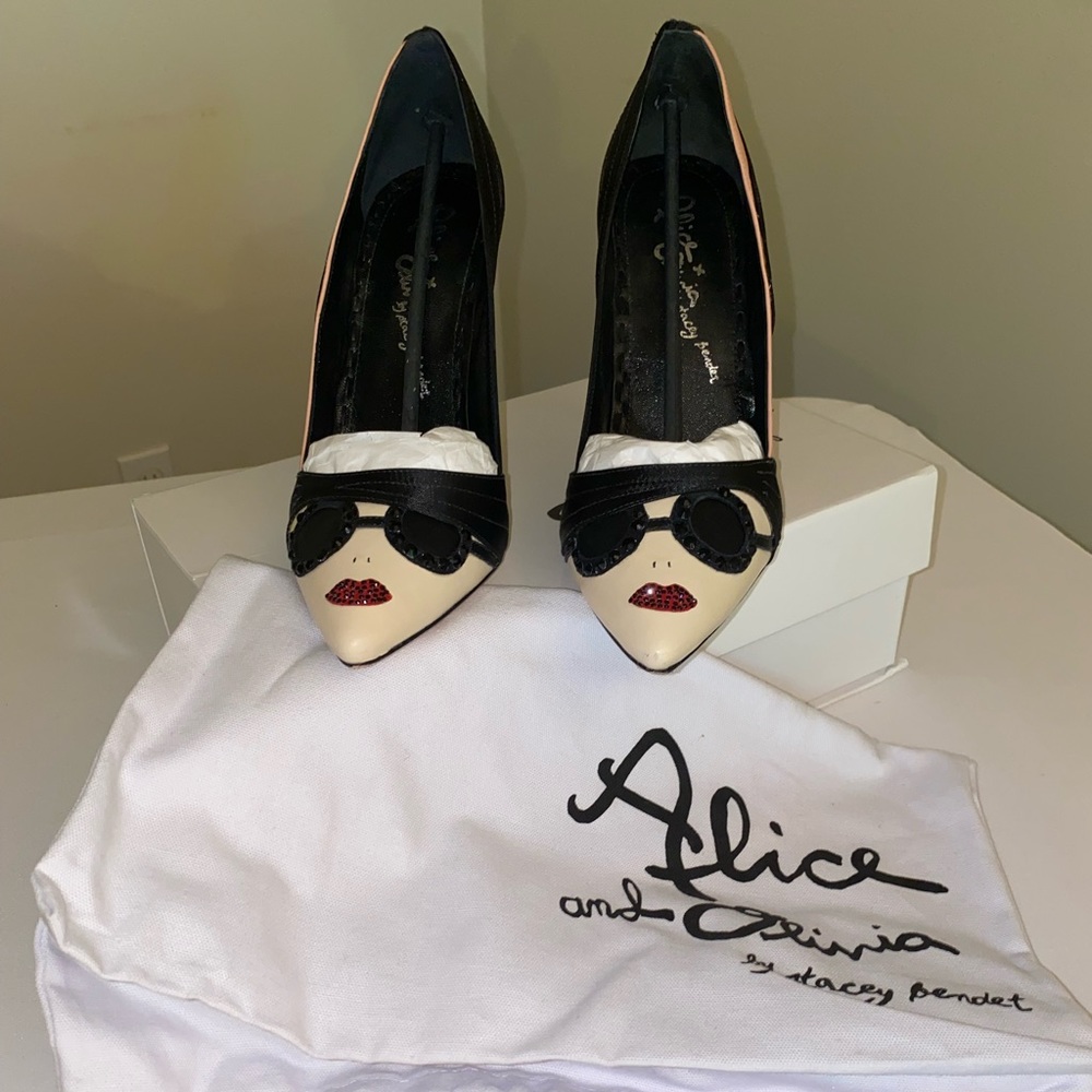 Alice & Olivia Stacy Pump